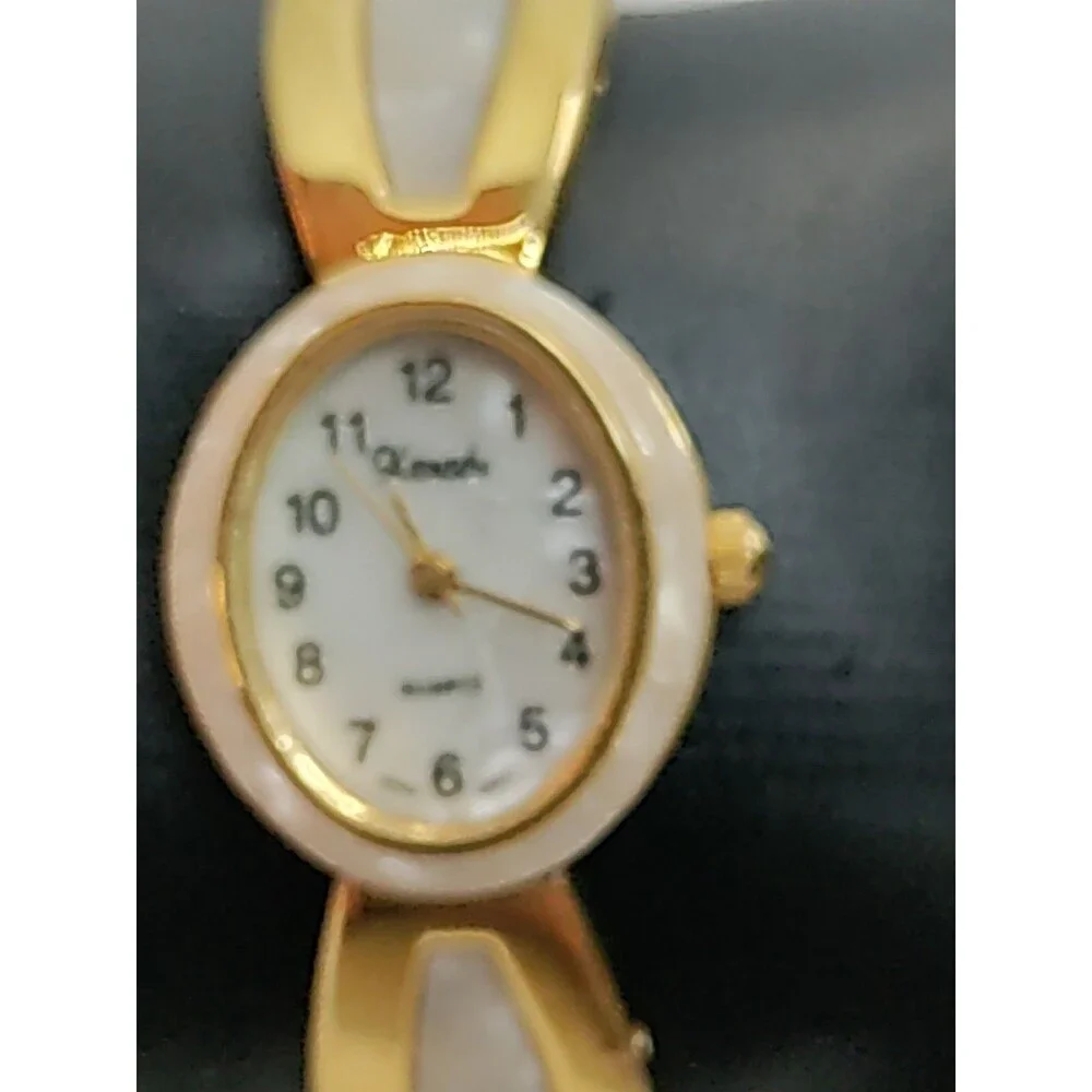 Xanadu Quartz Womens Wrist Watch W/MOP Bessel & Bracelet Trim